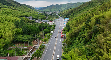 坐上公交车 跨省“串个门”